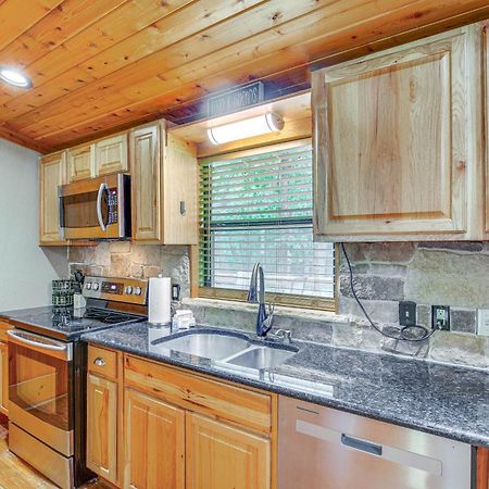 Вилла Unique Pottsboro Haven With Deck And Fire Pit! Экстерьер фото