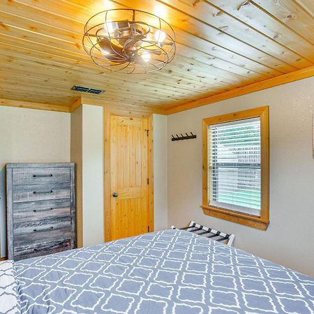 Вилла Unique Pottsboro Haven With Deck And Fire Pit! Экстерьер фото