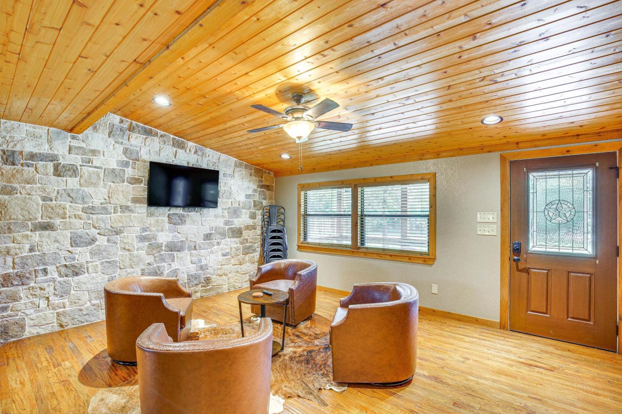 Вилла Unique Pottsboro Haven With Deck And Fire Pit! Экстерьер фото