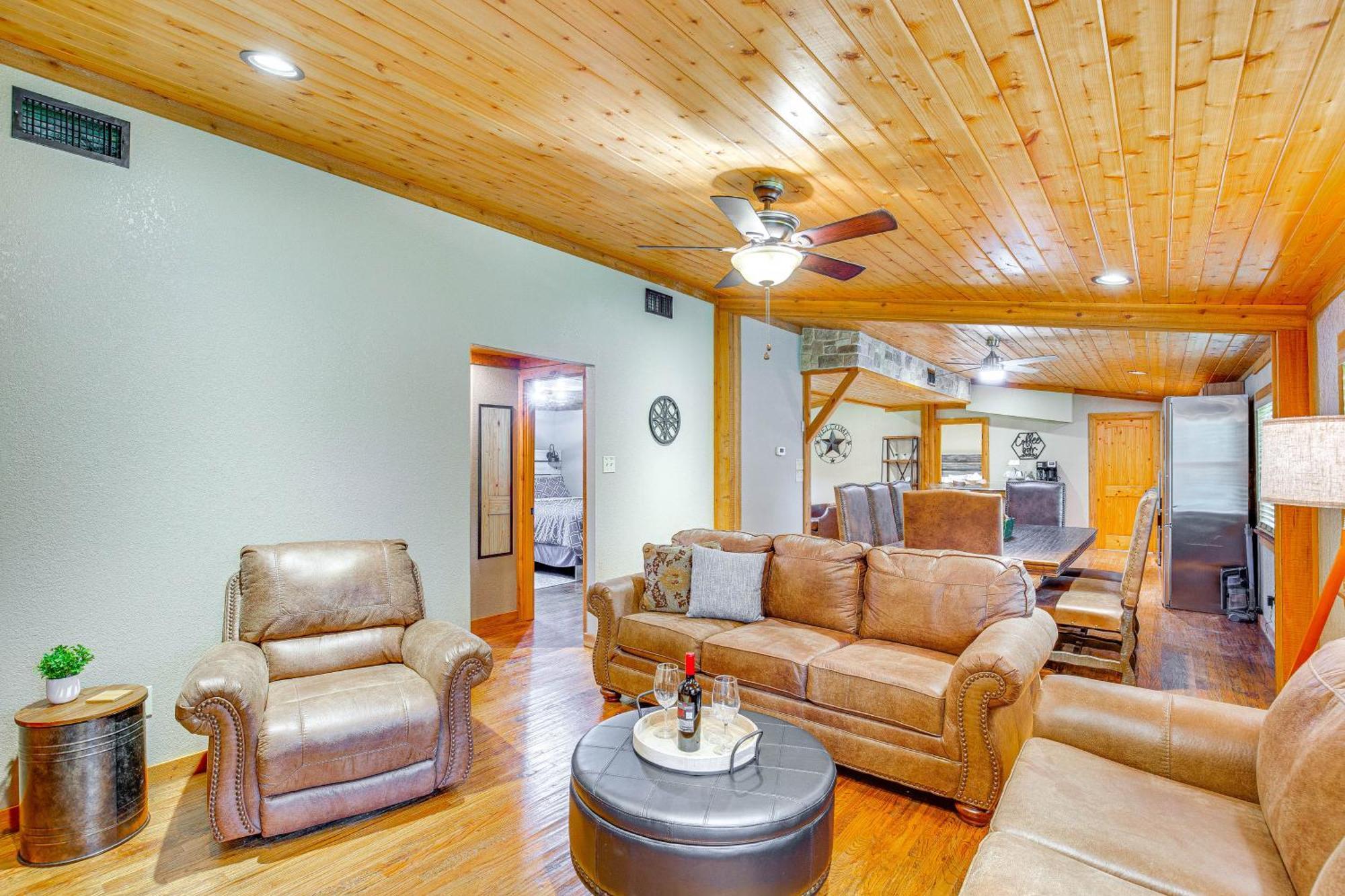 Вилла Unique Pottsboro Haven With Deck And Fire Pit! Экстерьер фото