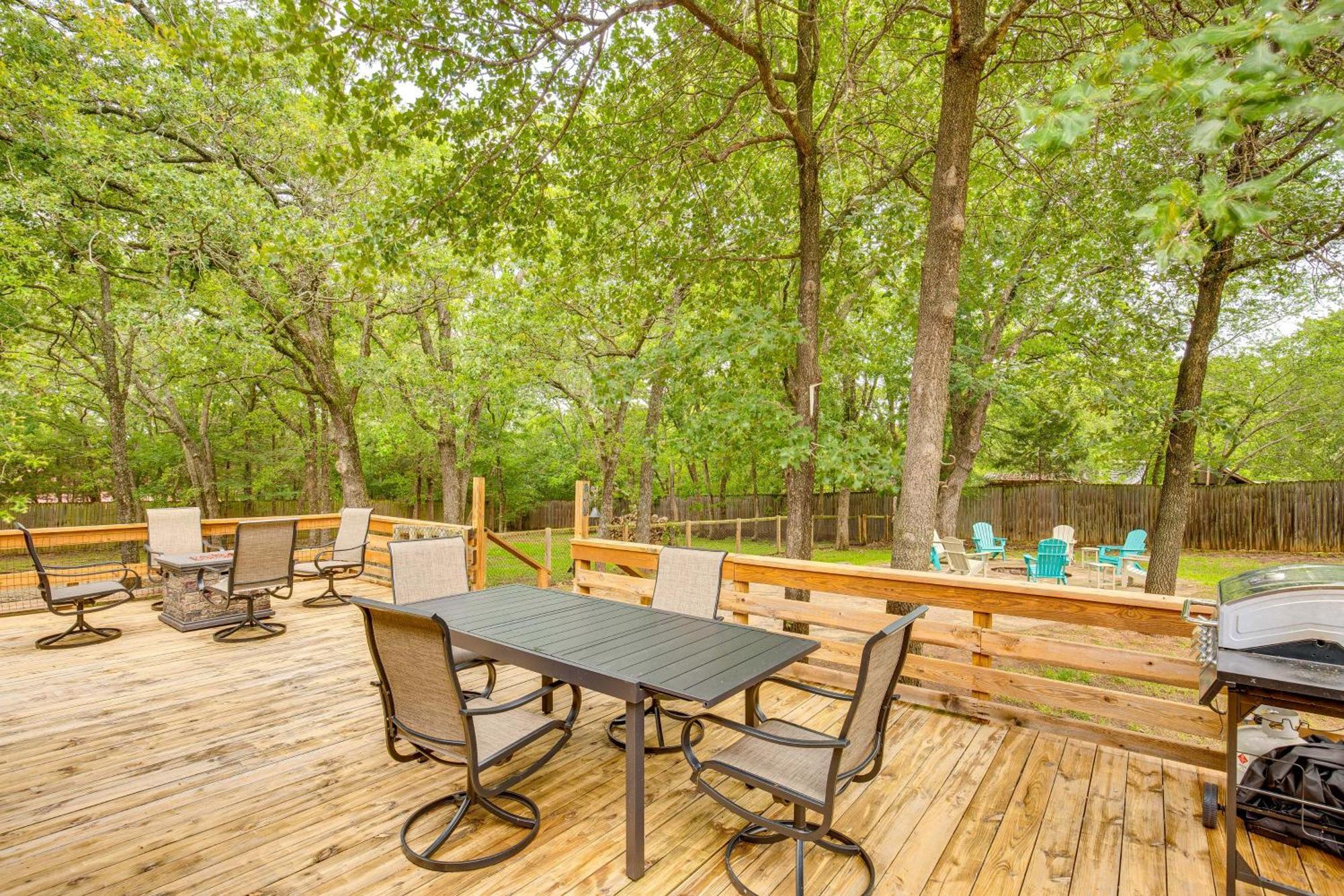 Вилла Unique Pottsboro Haven With Deck And Fire Pit! Экстерьер фото