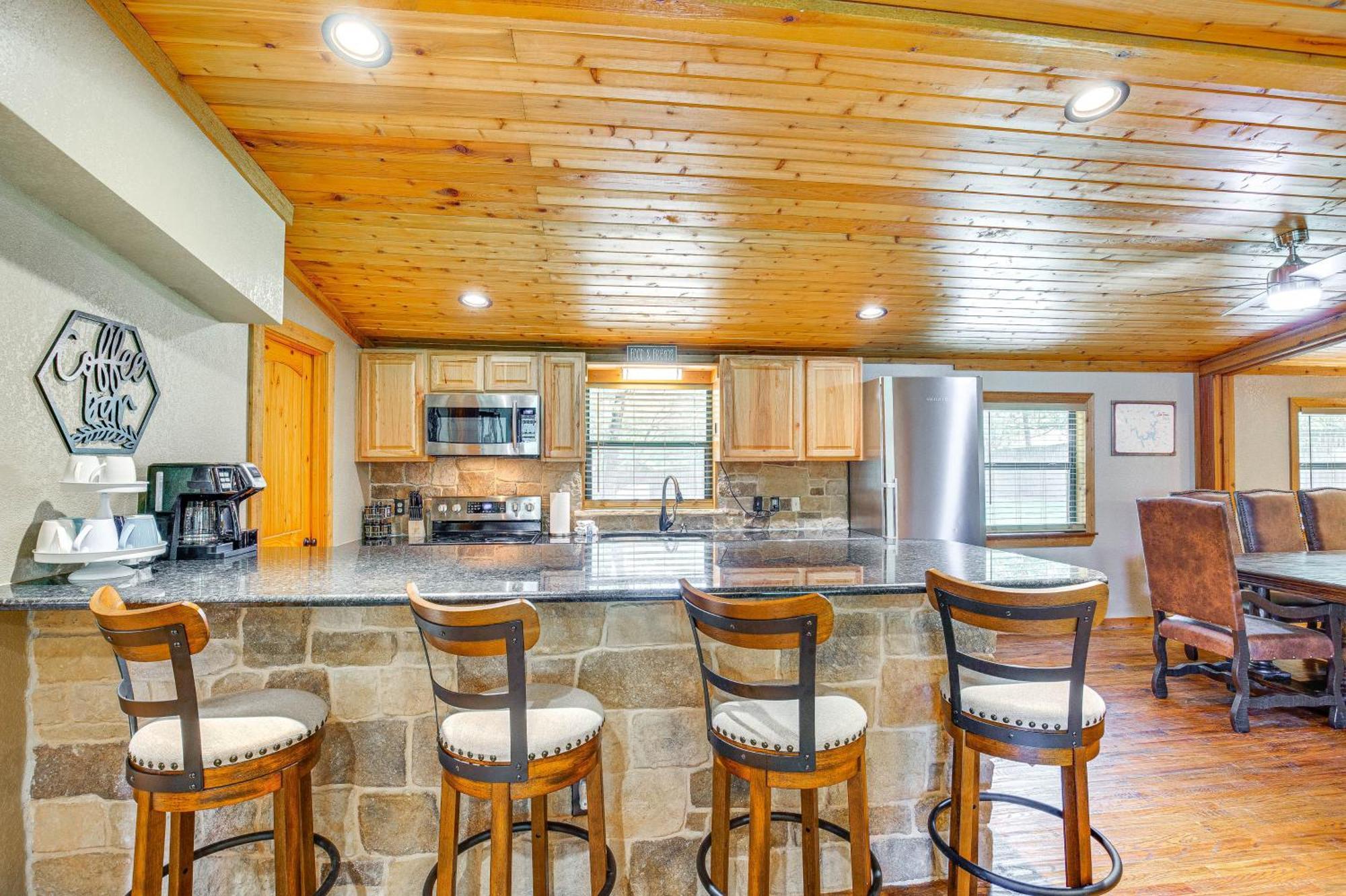 Вилла Unique Pottsboro Haven With Deck And Fire Pit! Экстерьер фото