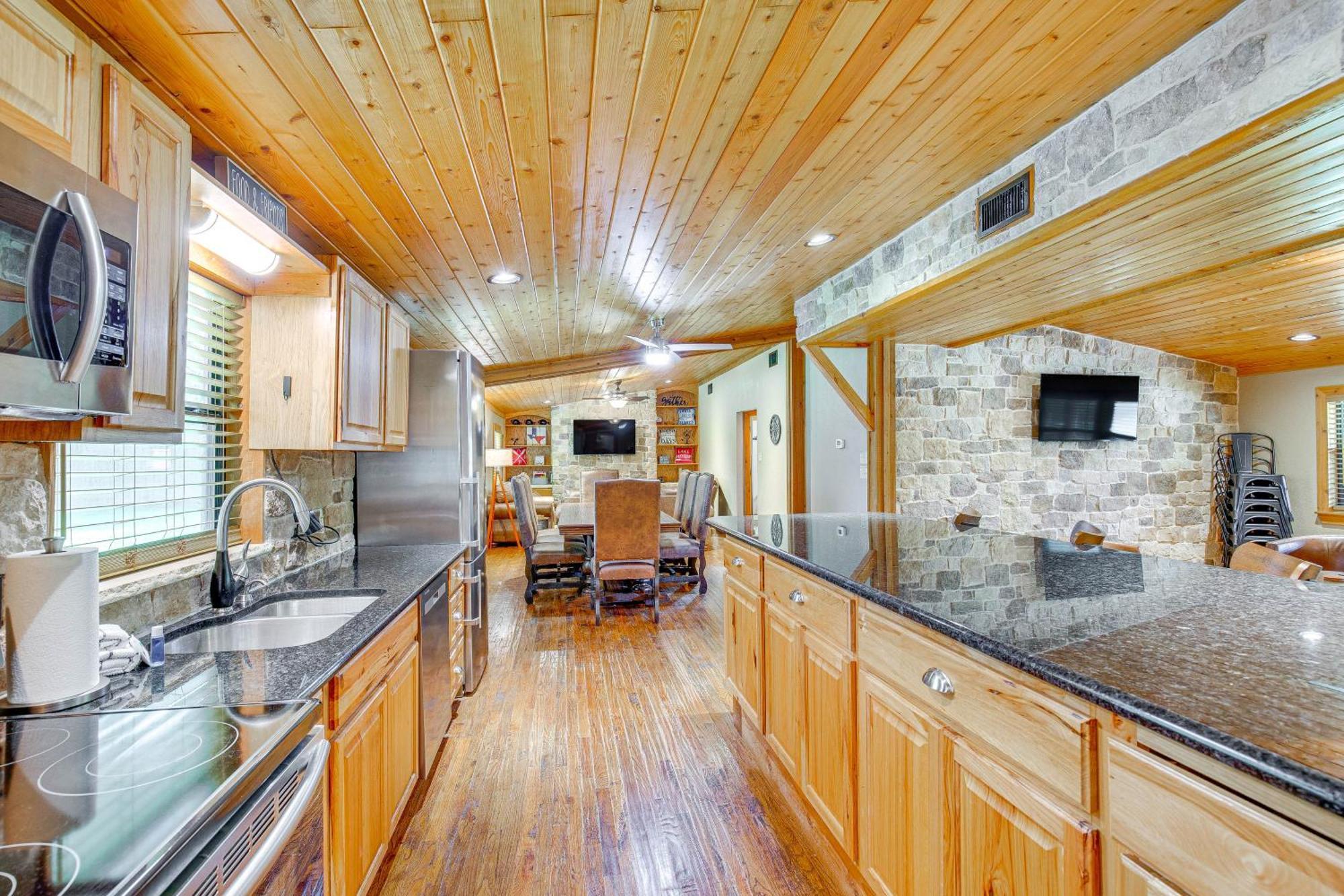 Вилла Unique Pottsboro Haven With Deck And Fire Pit! Экстерьер фото