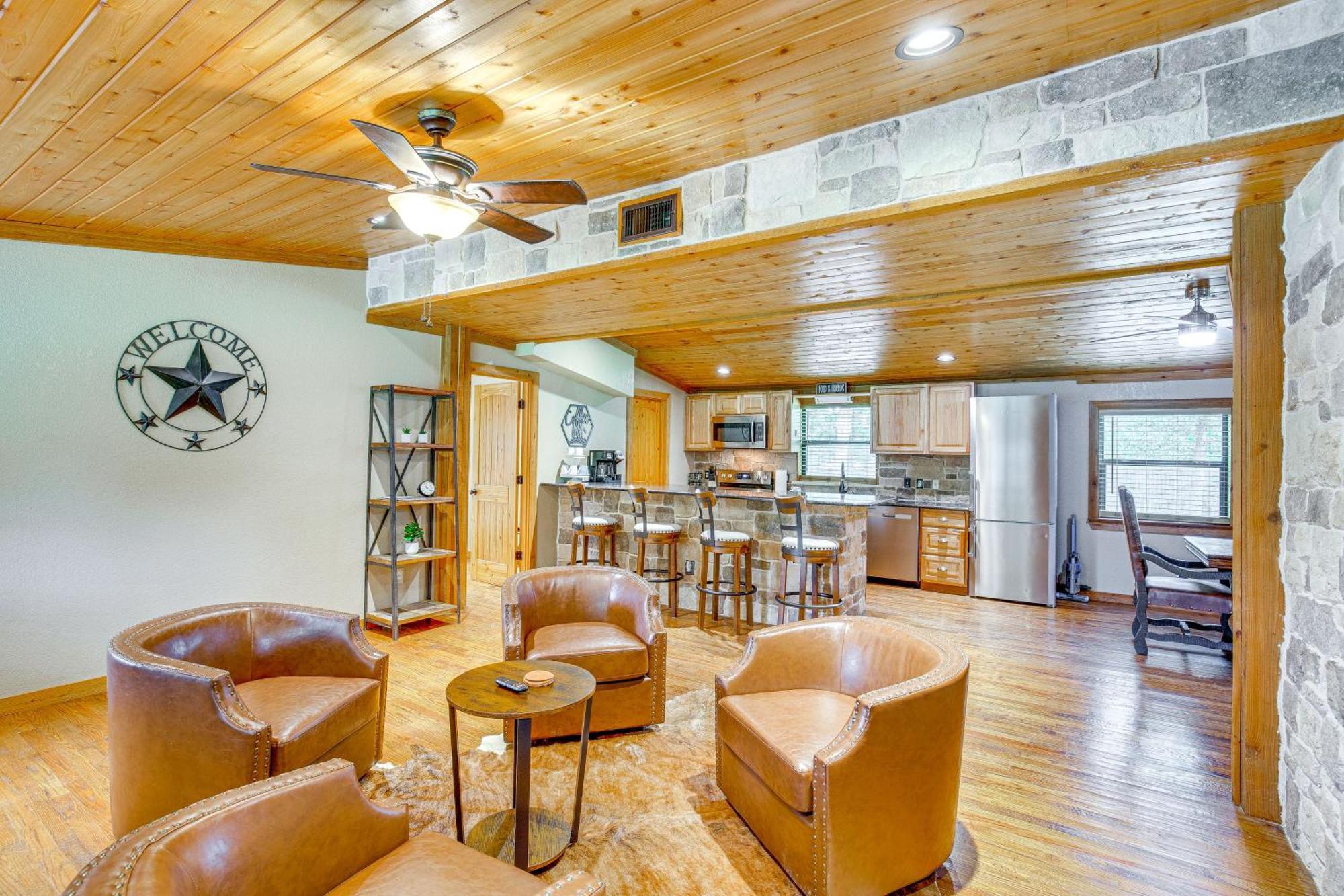 Вилла Unique Pottsboro Haven With Deck And Fire Pit! Экстерьер фото