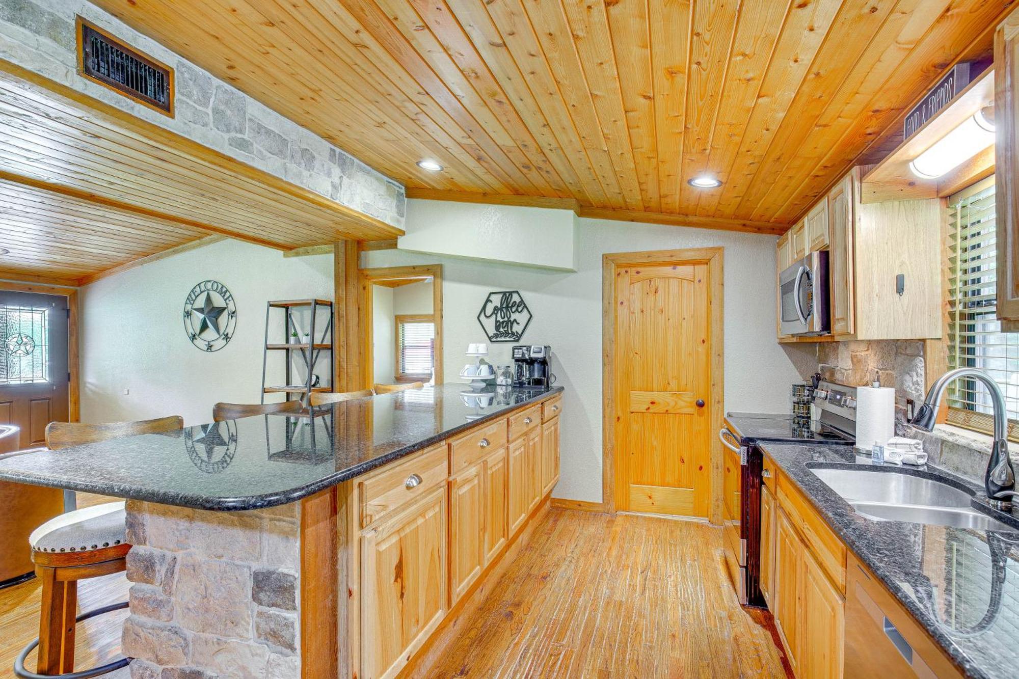 Вилла Unique Pottsboro Haven With Deck And Fire Pit! Экстерьер фото