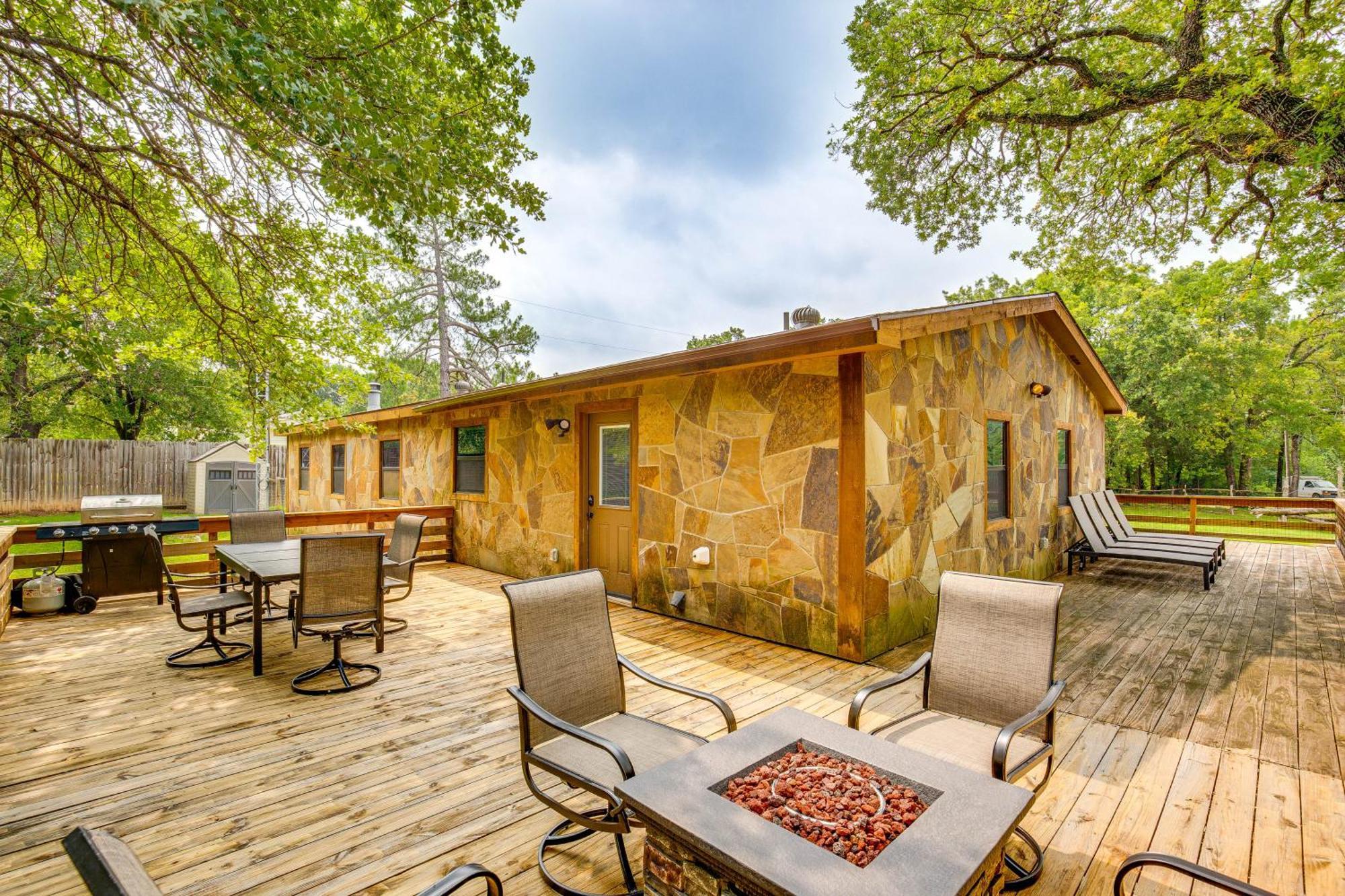 Вилла Unique Pottsboro Haven With Deck And Fire Pit! Экстерьер фото